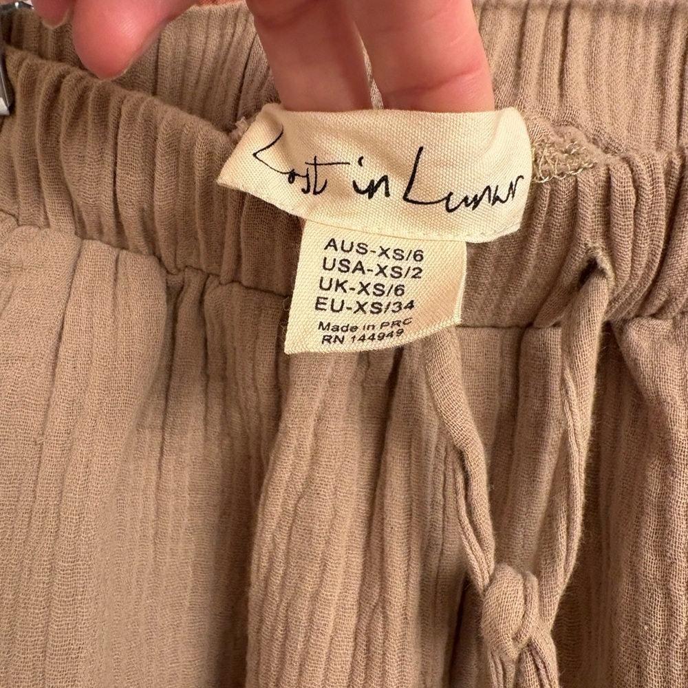 XS Women's Tan Shorts​​ - Picture 3 of 7